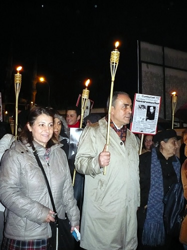 CHP skdar le rgt, Uur Mumcu'nun ldrlmesinin yl dnmnde yry dzenledi.