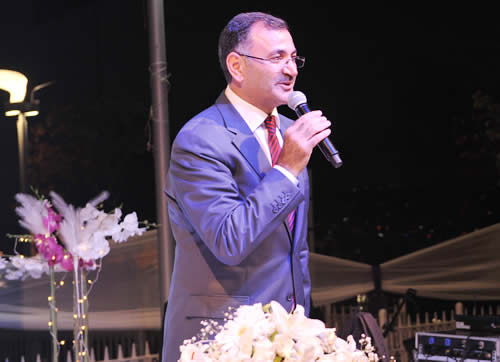 Üsküdar Belediye Başkanı Mustafa Kara, Başbakan Erdoğan'dan 'Spor Salonu' istedi.