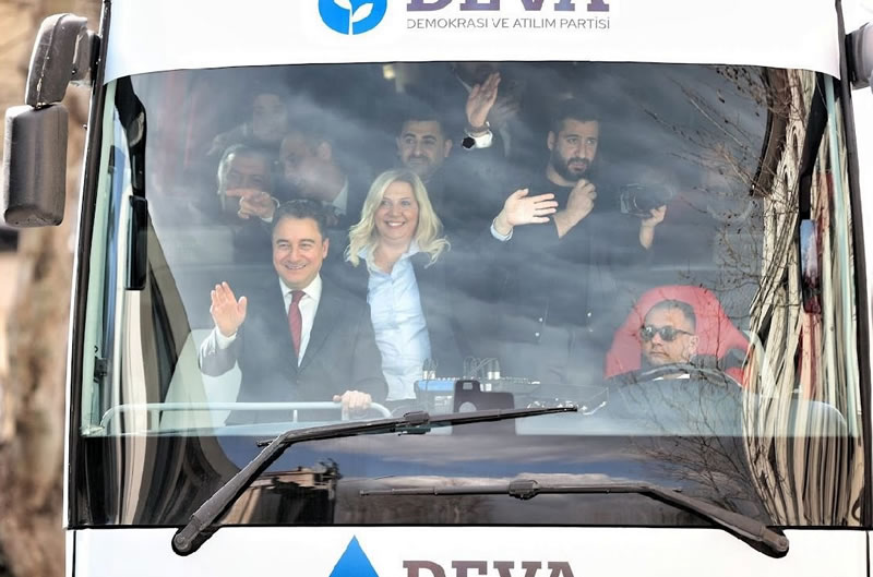 DEVA Partisi Genel Bakan Ali Babacan ve skdar Belediye Bakan Aday Hande Mutlu