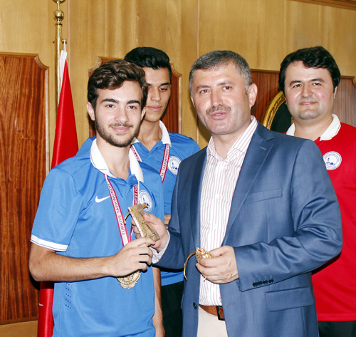 skdar Belediye Bakan Hilmi Trkmen baary talandracaz