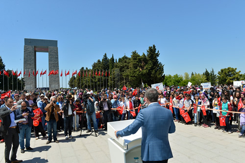 Bakan Hilmi Trkmen, ''Bizler bugn skdarllar olarak anakkale'deyiz. anakkale ehitlerimizi anmak iin geldik. Hepimizin bu lkeye ok verecek, ok harcayacak ok almamz gereken durumlar olduuna inanyorum.''