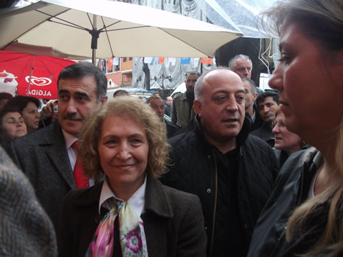 CHP Üsküdar İlçe Teşkilatında yoğun seçim mesaisi seçim irtibat bürosu açılışlarıyla devam ediyor.