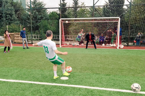 Açılışa Başkan Türkmen'in Teknik Direktör Yılmaz Vural ile penaltı atışları damgasını vurdu.