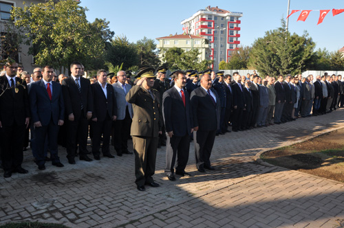 stanbul'un Kurtuluu'nun 88. yl nedeniyle, mraniye Kaymakaml bahesinde bir tren dzenlendi.