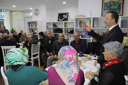  Halit Hızır, ziyaret ettiği Emekliler Derneği'nde seslendiği Üsküdar'ın emektarlarına; ''Her zaman buradayız ve birlikteyiz'' mesajı verdi.