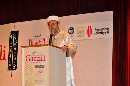 Programda bir konuma yapan Diyanet leri Bakan Prof. Dr. Mehmet Grmez, Gazzl'nin fikir ve eserlerinin slam dnyas iin son derece nemli olduunun altn izdi.