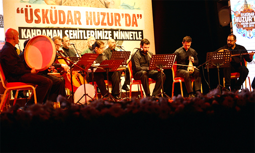 Mühür Sanat Türk Müzik Topluluğu da geceye katılan vatandaşlar için dinleti sundu.
