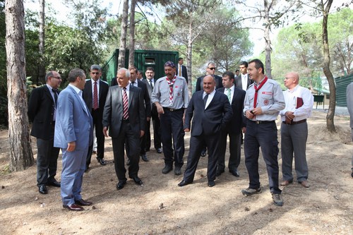 İstanbul Valisi Hüseyin Avni Mutlu, Ümraniye belediye başkanı Hasan Can, İstanbul Büyükşehir Belediyesi'nin Ümraniye Kent Ormanı'nda bulunan izci kampını ziyaret etti.