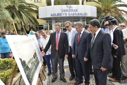 skdar Belediyesi nnde alan sergide, tarihte Surre Alay yolculuu ve Hac ile ilgili fotoraflar skdarllarn beenisine sunuldu.