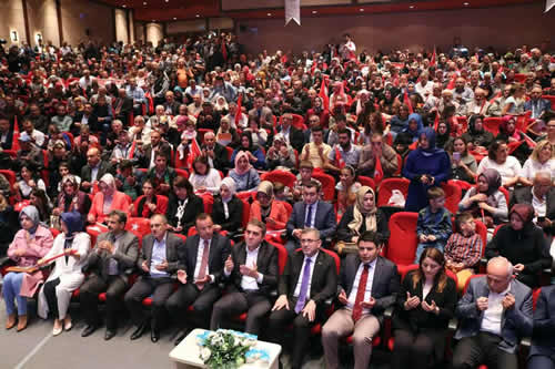 Üsküdar Bağlarbaşı Kültür ve Kongre Merkezinden düzenlenen ''Direniş'ten Dirilişe 15 Temmuz Üsküdar'' eğitim programı AK Parti İstanbul İl Başkanı Selim Temurci'nin katılımıyla gerçekleşti.