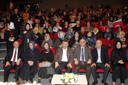 AK Parti Üsküdar İlçe Kadın Kolları 4. Olağan Kongresi, 24 Ocak 2015 Cumartesi günü Bağlarbaşı Kültür ve Kongre Merkezi'nde AK Partili çok sayıda hanımın katılımıyla gerçekleştirildi.