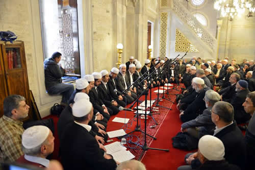 Mehmet Kemiksiz ve Enderun Hafzlar Musiki Topluluu naat ve kasideleriyle etkinlie farkllk katt.