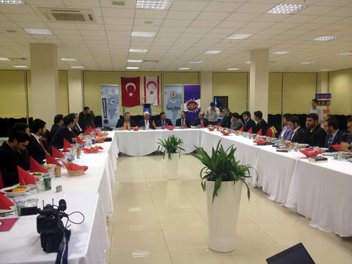 Cumhurbaşkanı Derviş Eroğlu'nun İstanbul temasları kapsamında, Üsküdar Belediyesi Gençlik Merkezi'ni ziyaret etti.