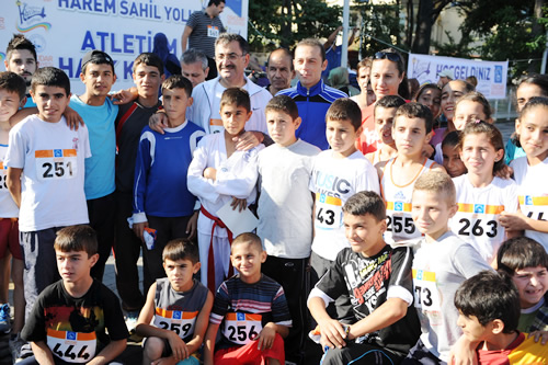 Üsküdar Gençlik Merkezi, Üsküdar İlçe Milli Eğitim Müdürlüğü ve Üsküdar Kaymakamlığı işbirliği ile Üsküdarlı gençler arasında Spor Olimpiyatları düzenleniyor.