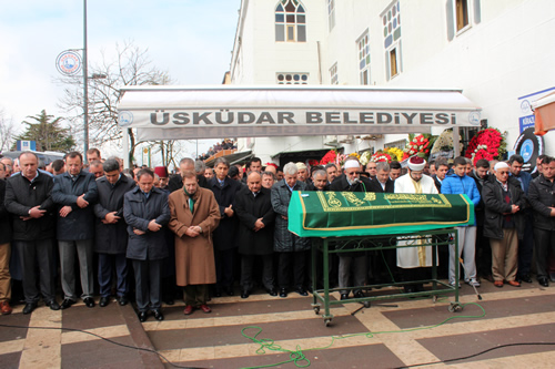 Merhum Hacı Mustafa Türkmen'in son yolculuğuna uğurlamak için cenaze törenine; ailesi, dostları, sevenleri, siyasiler, Üsküdar Belediye Başkan Yardımcıları, birim müdürleri, belediye çalışanları ve vatandaşlar katıldı.