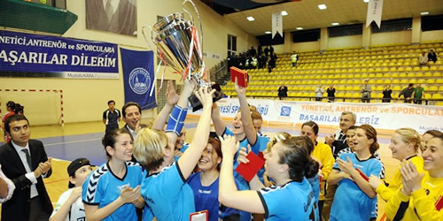 Üsküdar Belediyesi Bayan Hentbol Takımı Türkiye Kupası finalinde Çankaya Belediyesi ANKA'yı yenerek Şampiyon oldu.