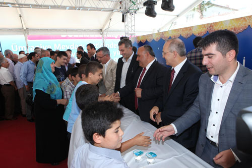 mraniye Belediyesi Geleneksel Bayramlama treni mraniye Meydan'nda yapld.