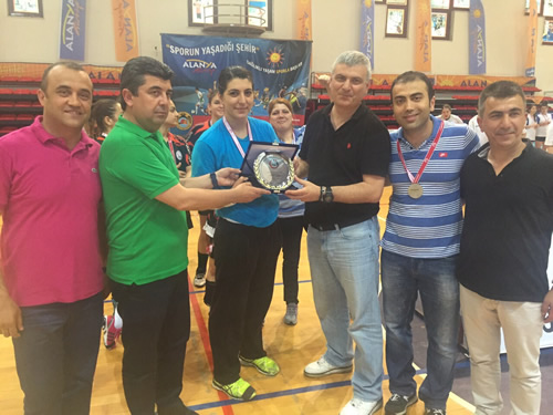 Diğer bir temsilcimiz 1453 Üsküdar ise İzmir Büyükşehir, Tokat Eskişehir Büyükşehir Belediyesi, Adana Şakirpaşa'yı yenerek finale yükseldi.