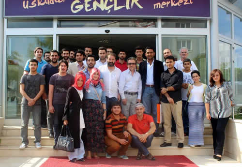 Genç Türkiye Platformu'nun 3. programı Üskudar Gençlik Merkezi'nde ünlü yönetmen Osman Sınav'ın katılımıyla gerçekleştirildi.
