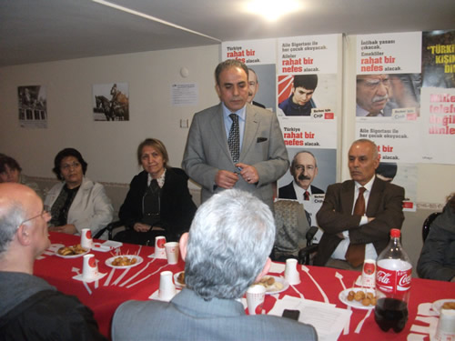 CHP Üsküdar İlçe Teşkilatında yoğun seçim mesaisi seçim irtibat bürosu açılışlarıyla devam ediyor.