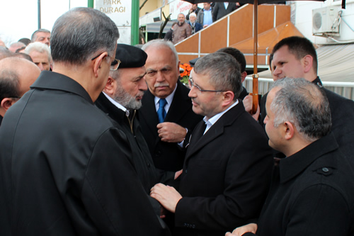 skdar Belediye Bakan Hilmi Trkmen'in babas Hac Mustafa Trkmen sabah saatlerinde ikamet ettii Kirazltepe'deki evinde Hakk'n rahmetine kavutu.