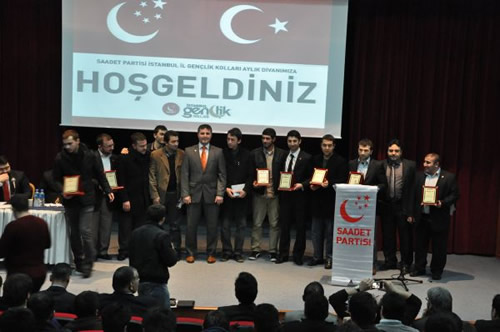 Saadet Partisi stanbul Genlik Kollar l Divan toplants 19 ubat 2012 Pazar gn skdar Altunizade Kltr Merkezi'nde youn bir katlmla gerekleti.