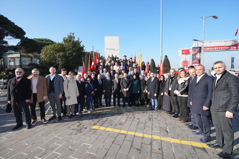 18 Mart anakkale Zaferi'nin 109. yl skdar emsipaa Meydan'nda dzenlenen resmi trenle kutland.