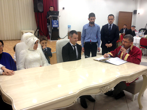 Hilmi Türkmen engelli çiftin nikahını kıydı