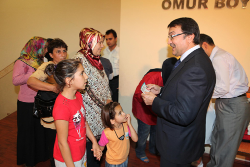 Ümraniye Belediyesi her yıl olduğu gibi bu yılki eğitim sezonunda da binlerce öğrenciye eğitim yardımı yaptı.