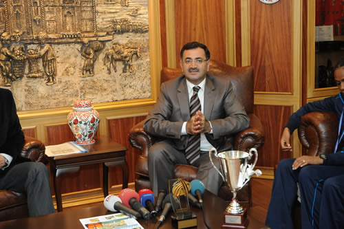 Büyük Bayanlarda şampiyonluğu kazanan Üsküdar Belediyespor takımı bugün Belediye Başkanı Mustafa Kara'yı ziyaret etti.