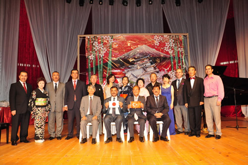 ''2010 Trkiye'de Japonya Yl'' skdar'da geleneksel Japon mzii ile kutland