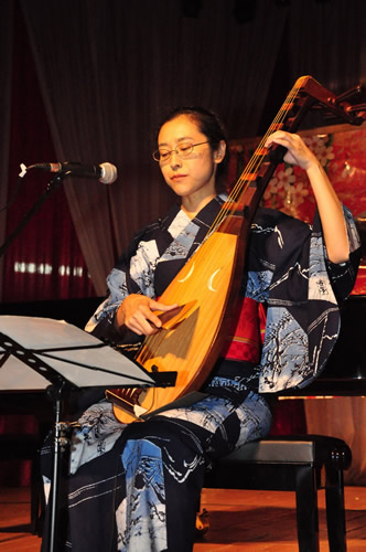 ''2010 Trkiye'de Japonya Yl'' skdar'da geleneksel Japon mzii ile kutland