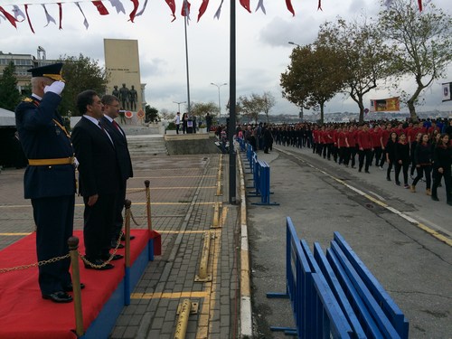 skdar'da dzenlenen 29 Ekim Cumhuriyet Bayram kutlamalar, Karaman'n Ermenek lesindeki maden kazas nedeniyle buruk kutland.