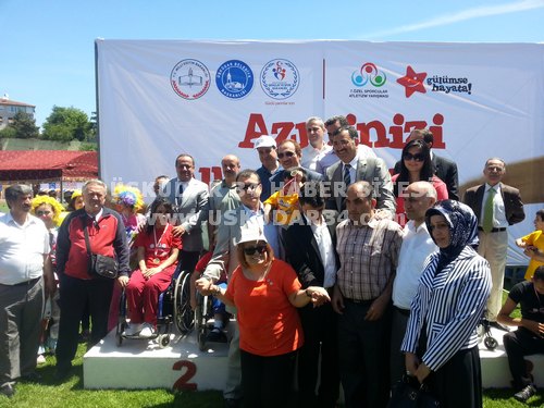 7. zel Sporcular Atletizm enlii skdar Burhan Felek Spor Kompleksi'nde balad.