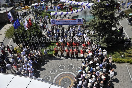 skdar, Mor Salkmlarla enlendi