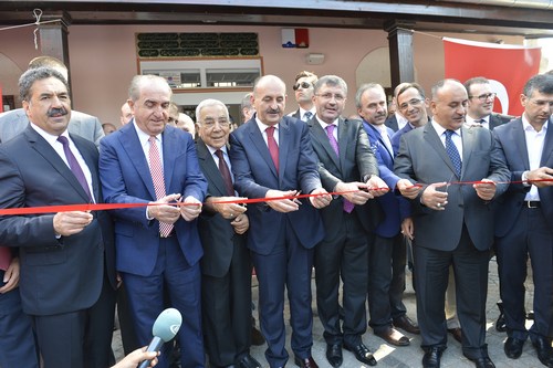 Restorasyonu tamamlanan Abdullahaa Camii trenle ald