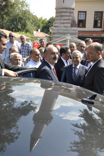 Restorasyonu tamamlanan Abdullahaa Camii trenle ald