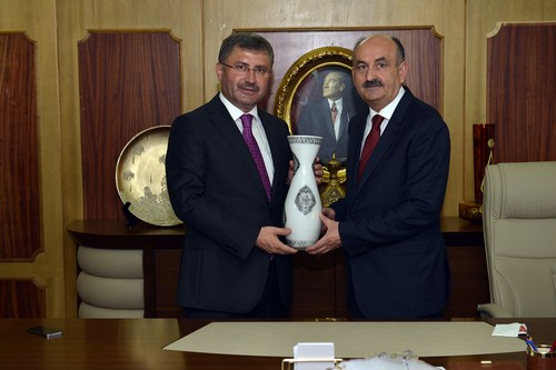 Restorasyonu tamamlanan Abdullahaa Camii trenle ald