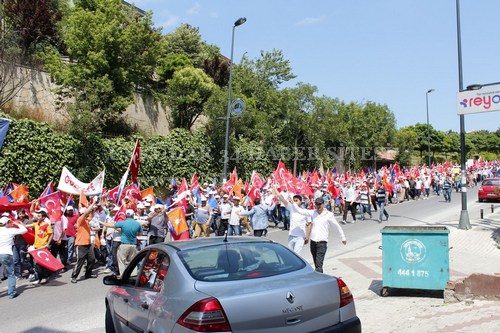 skdar ''Milli radeye Sayg'' iin yollara dt