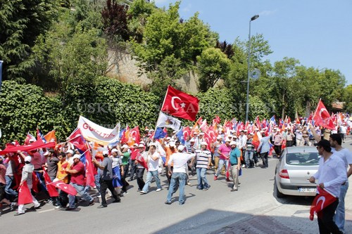 skdar ''Milli radeye Sayg'' iin yollara dt