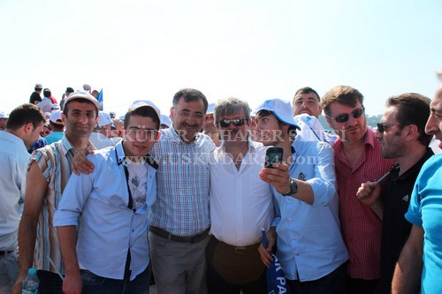 skdar ''Milli radeye Sayg'' iin yollara dt
