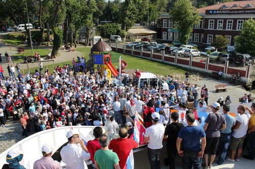 skdar ''Milli radeye Sayg'' iin yollara dt