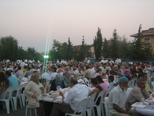 Bahelievler Mahallesi sokak iftar