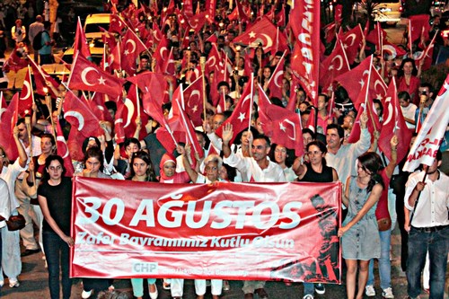CHP Üsküdar 30 Ağustos'da dev zafer yürüyüşü düzenlendi