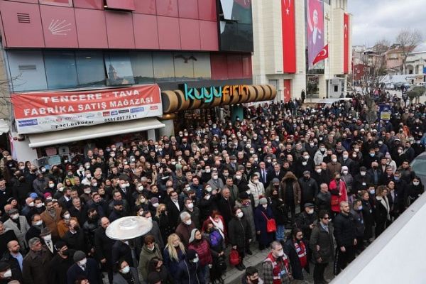 CHP skdar le Bakanl'nn yeni ile binas trenle hizmete ald