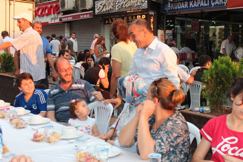 CHP skdar Selamiali Efendi Caddesi'nde Sokak ftar dzenledi