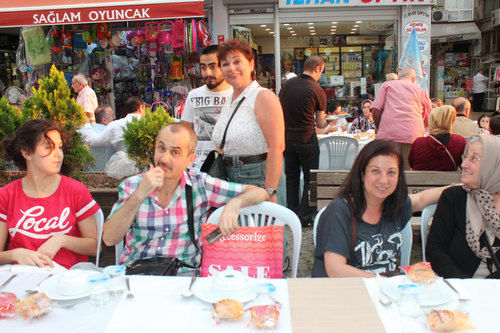 CHP skdar Selamiali Efendi Caddesi'nde Sokak ftar dzenledi