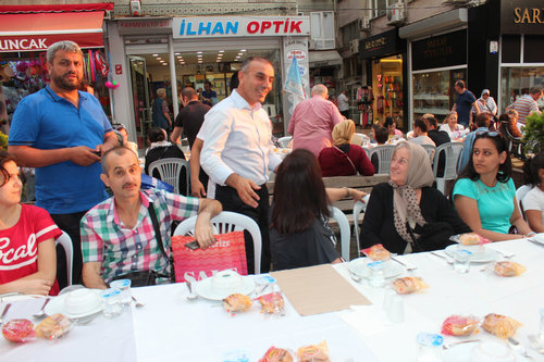 CHP skdar Selamiali Efendi Caddesi'nde Sokak ftar dzenledi