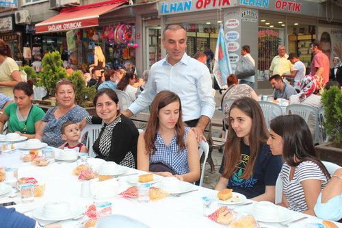 CHP skdar Selamiali Efendi Caddesi'nde Sokak ftar dzenledi