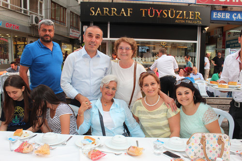 CHP skdar Selamiali Efendi Caddesi'nde Sokak ftar dzenledi